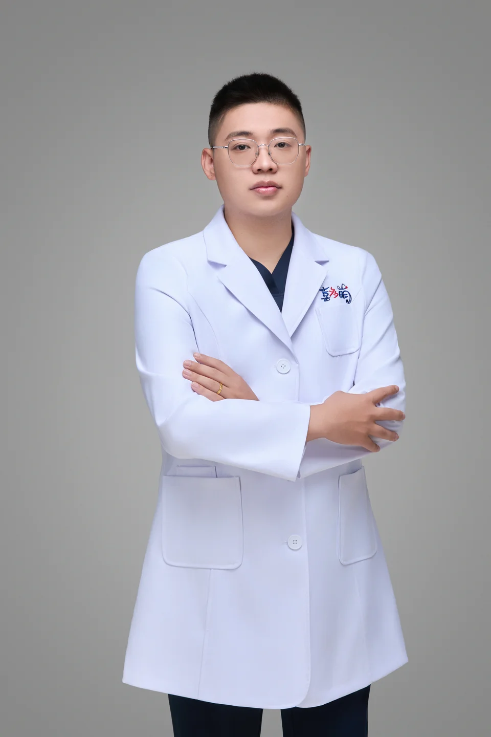 郑宇轩医生肖像